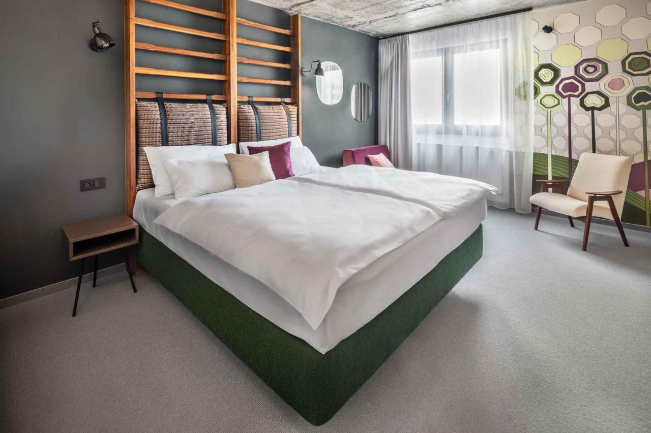 Boutique Hotel Mezi Svy Градец-Кралове Экстерьер фото